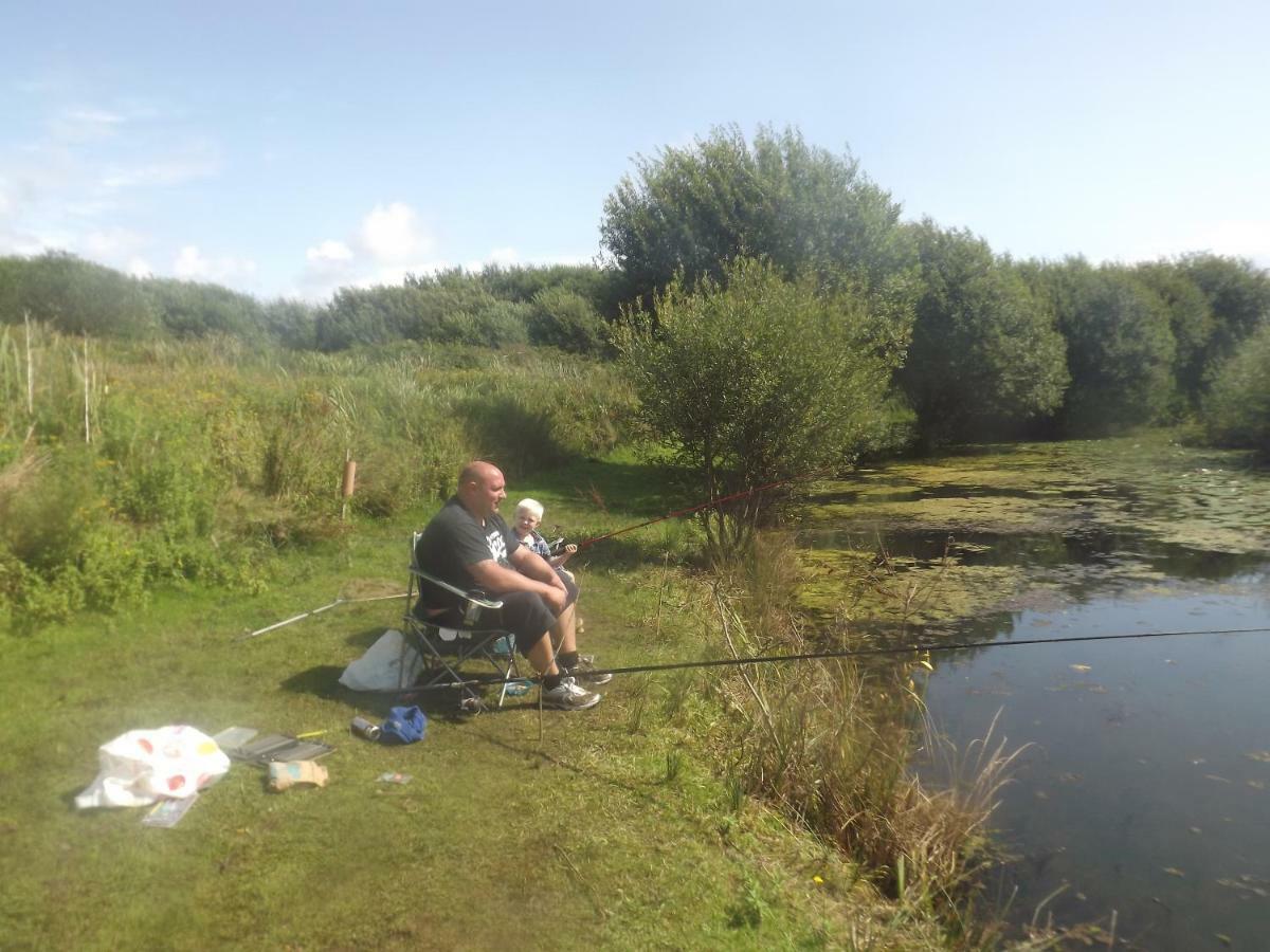 Kidwelly Marsh Water Ponds Fisheryヴィラ エクステリア 写真