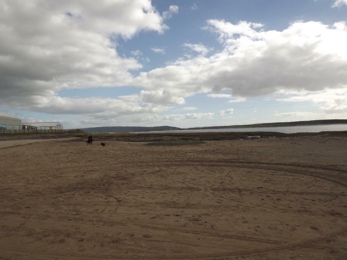 Kidwelly Marsh Water Ponds Fisheryヴィラ エクステリア 写真